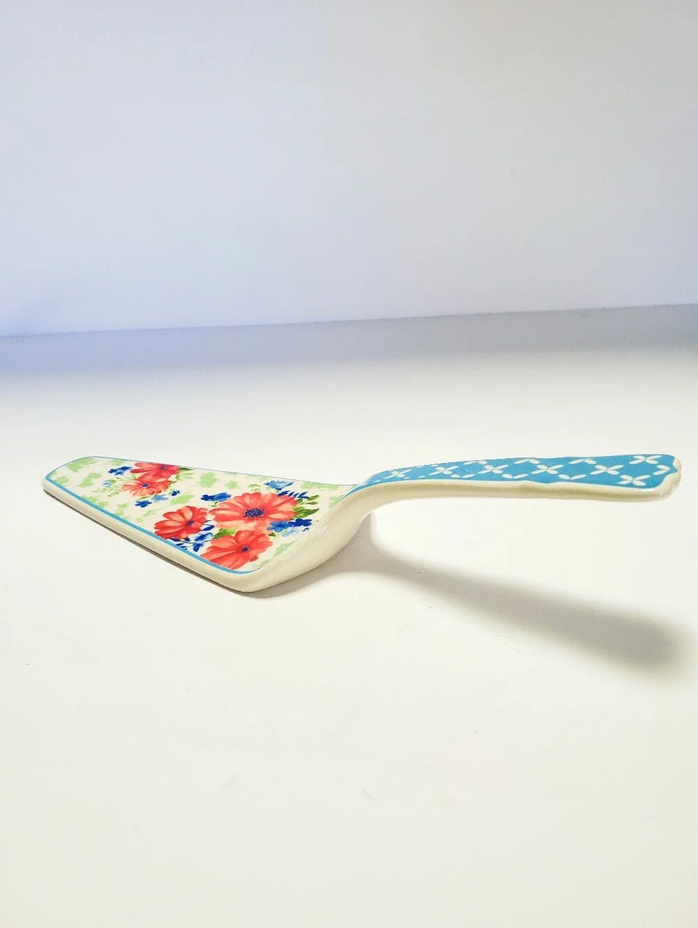 The Pioneer Woman Classic Charm Ceramic Pie Server